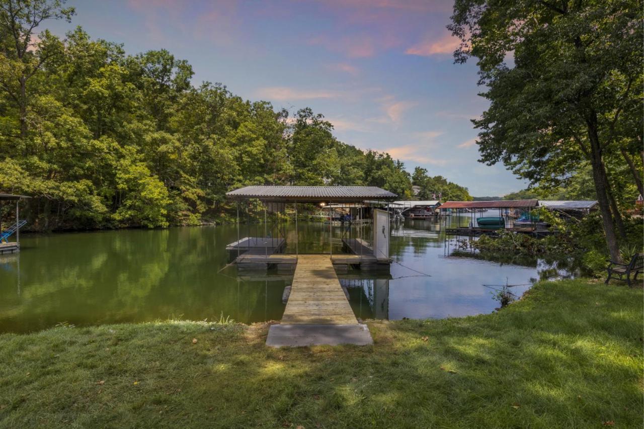 Rock Hollow Retreat, Dock, Firepit Camdenton Exterior photo